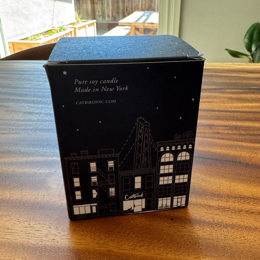Catbird ghost rose candle - Picture 5 of 11